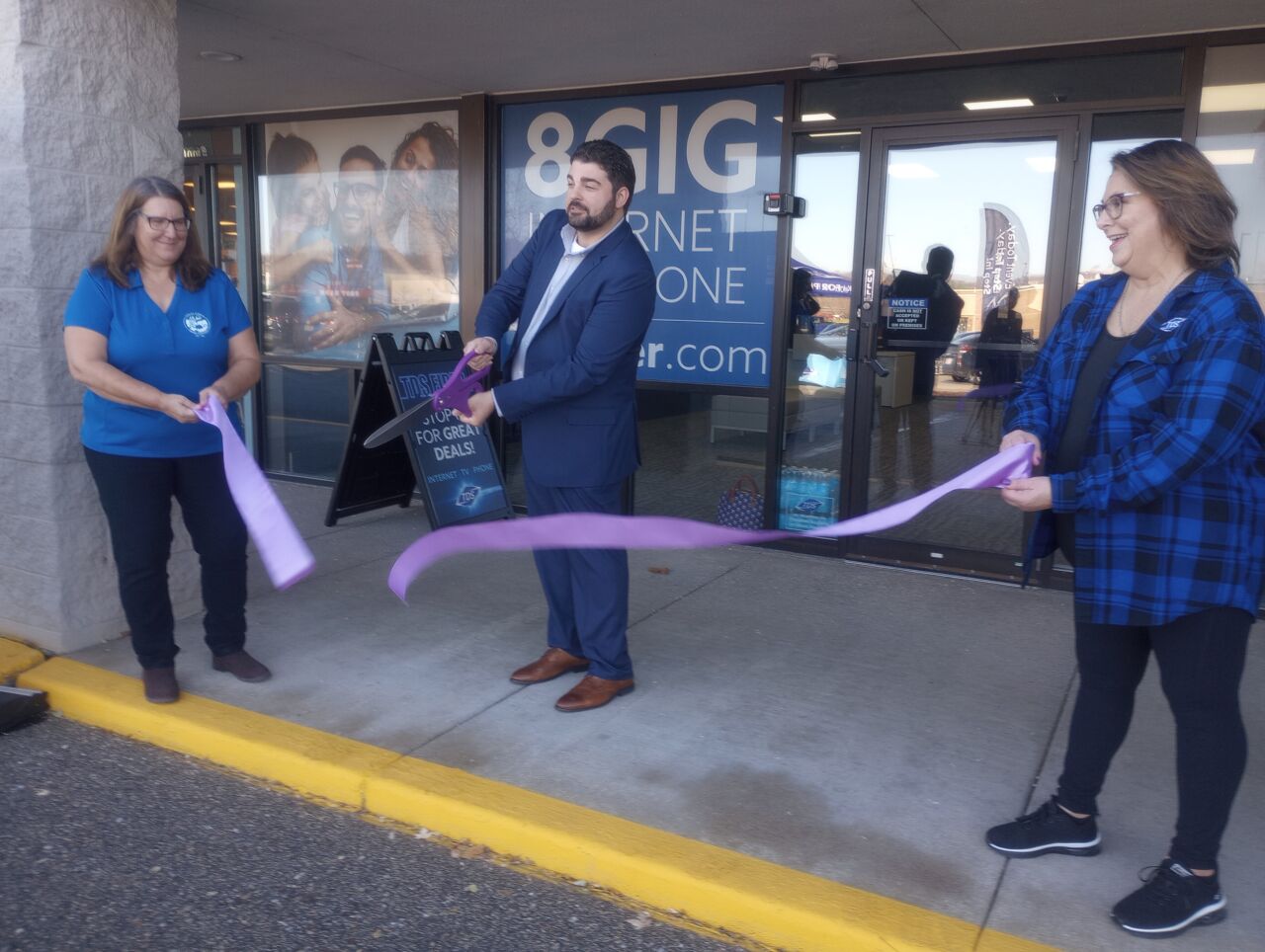 TDS store holds ribbon-cutting for Onalaska location, to serve ...